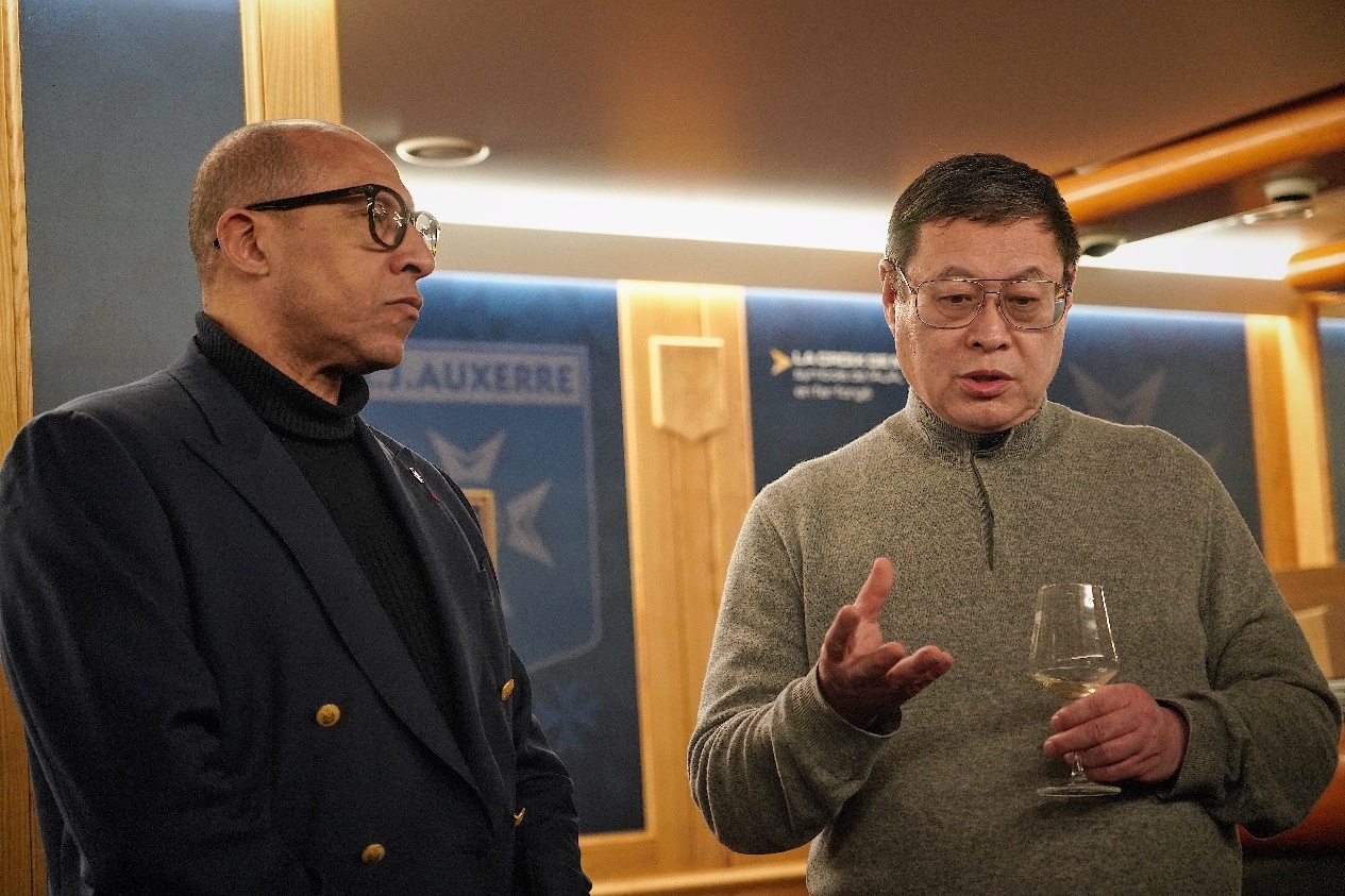 法國足協(xié)主席迪亞洛做客歐塞爾，并與董事會主席周云杰會晤