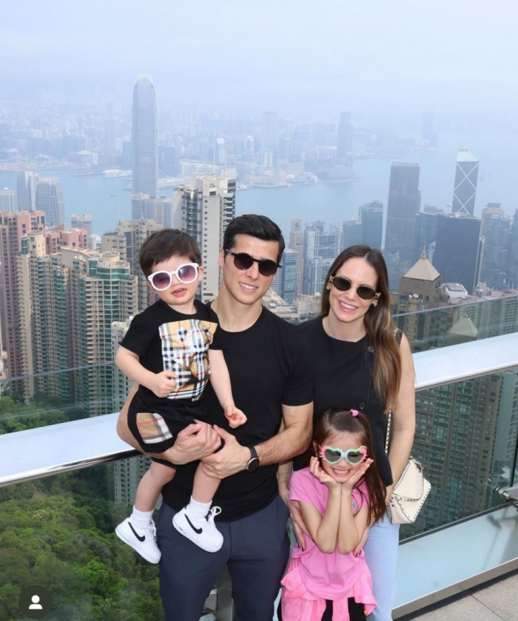 特謝拉帶家人赴中國香港過周末，陳晉一留言：這是個好地方