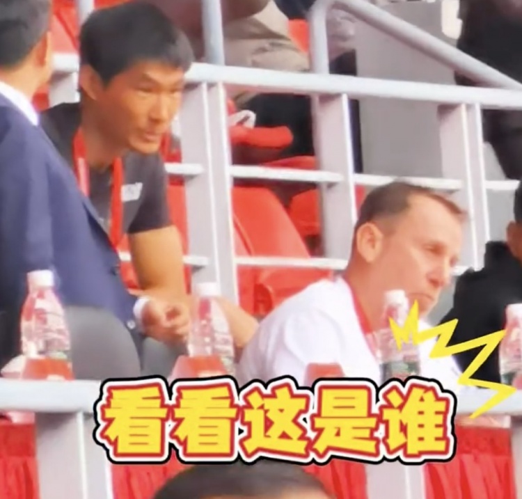 久爾杰維奇現(xiàn)身鹽城，現(xiàn)場(chǎng)觀看中國(guó)U22國(guó)足vs韓國(guó)
