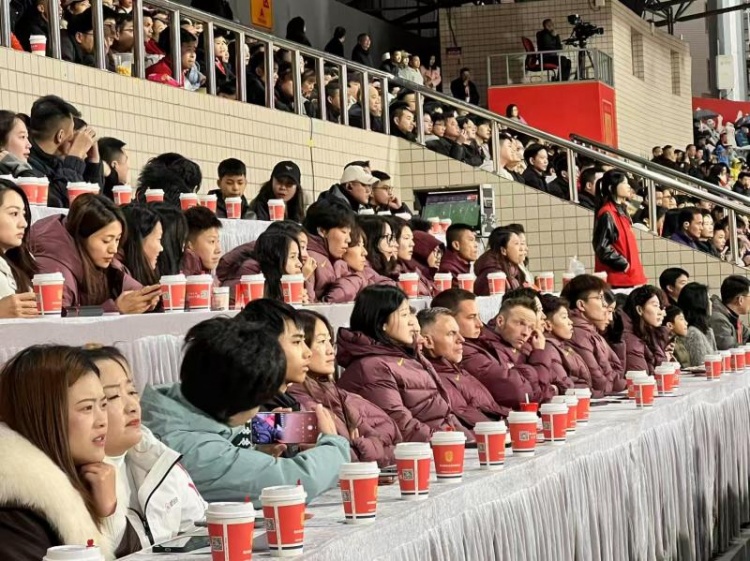 北青體育：中國女足現(xiàn)身中甲賽場，觀看重慶銅梁龍vs遼寧鐵人