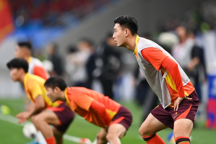 足球報：張玉寧、蔣圣龍均有不同程度傷病，伊萬未讓在熱身賽出場