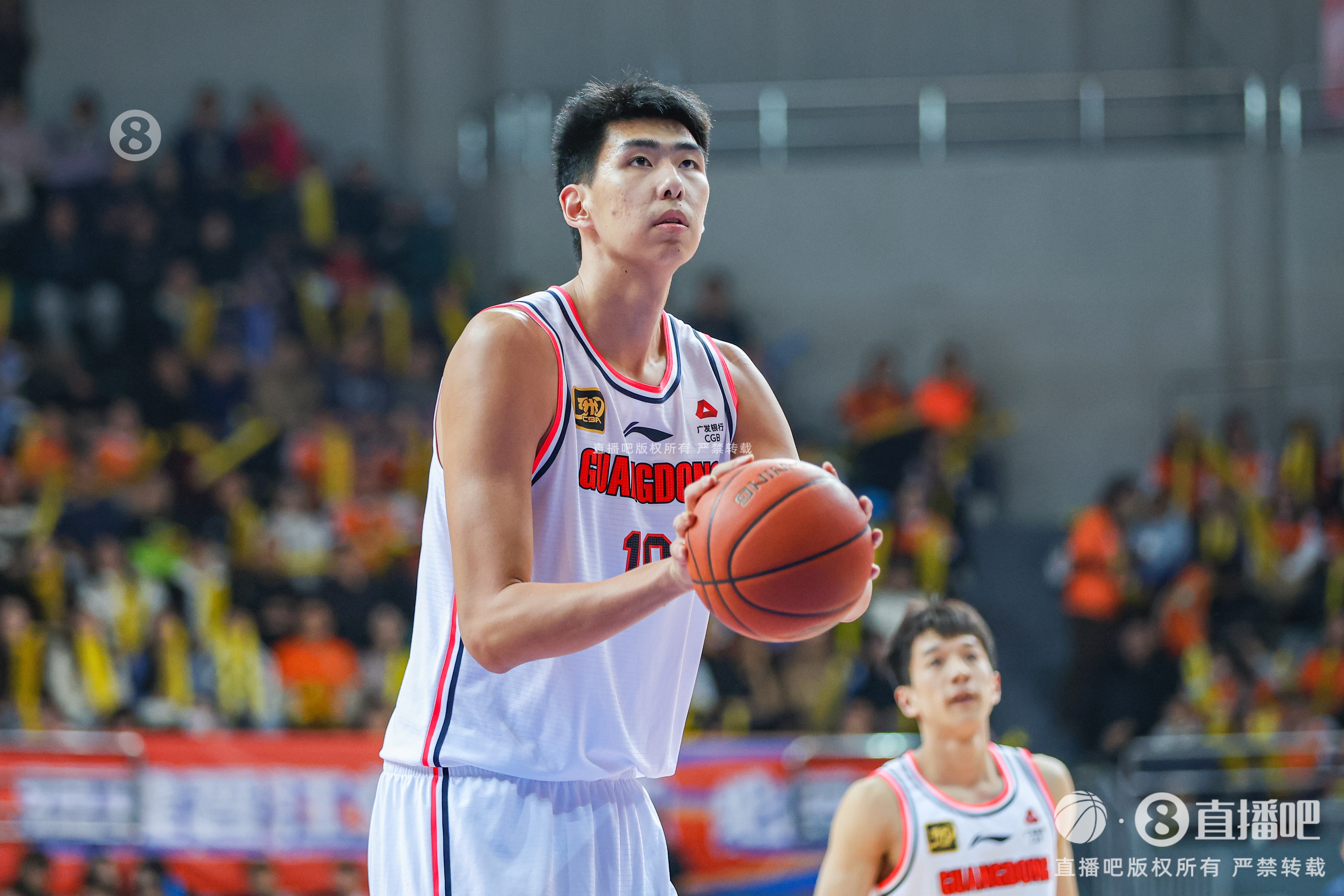扣爽了！徐昕7中5得到15分8板 罰球7中5